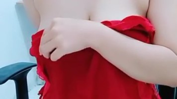 Angela Goyang Hot Merah Merona