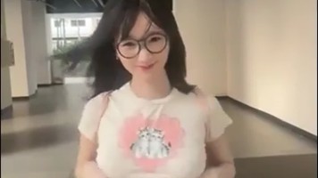 Bocil Cantik Spil Toket Depan Apartement